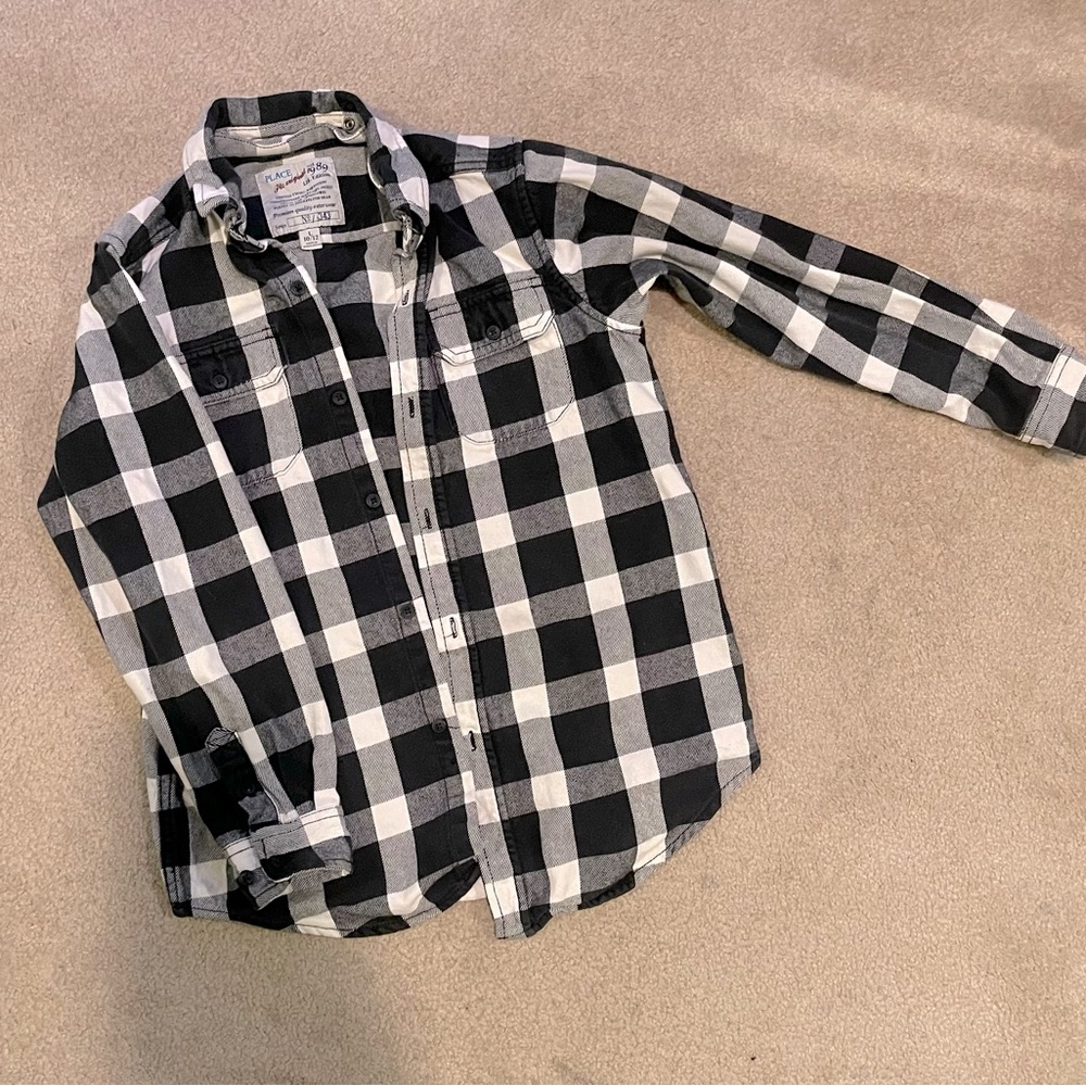 Children’s Place black and white checkered long-sleeved shirt. Boys size 10/12